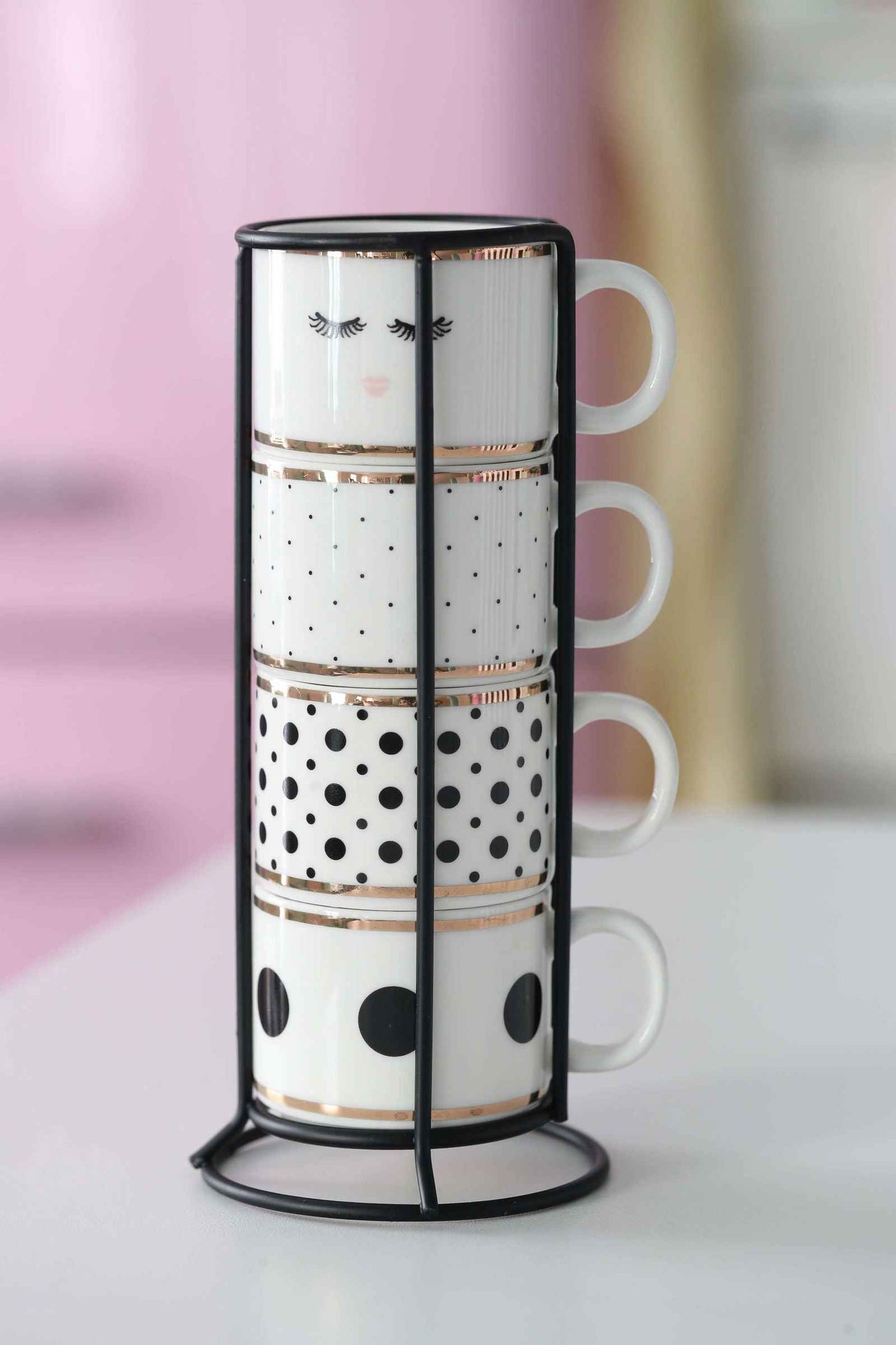 Miss Étoile & Espresso cups with Dots in a rack