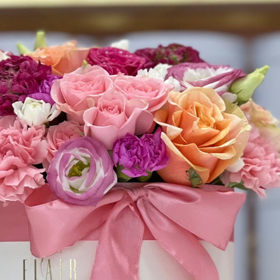 Le Jardin Flower Hatbox Arrangement - Designer's Choice
