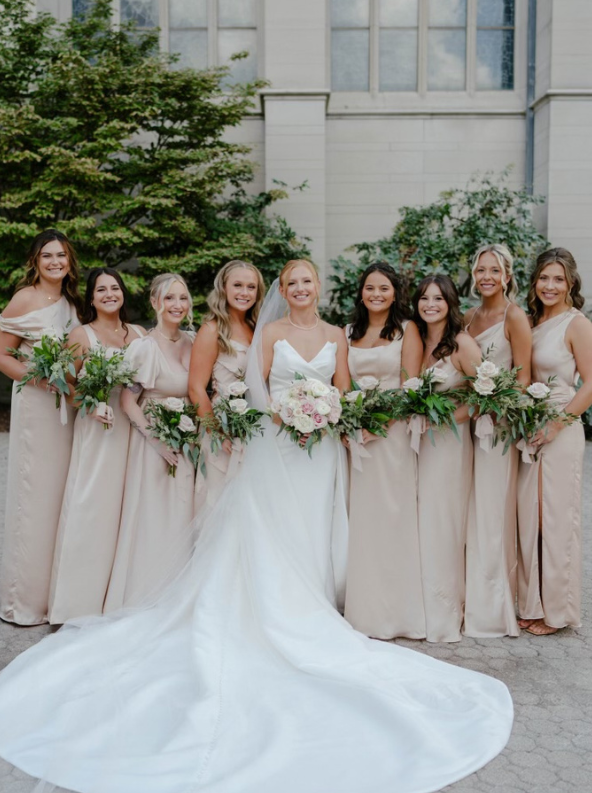Bride and bridemaids bouquets