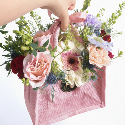Our La Petite Tote Arrangement is a charming, ready-to-gift arrangement hand-arranged in a darling jute tote – a little statement of Flair in every detail