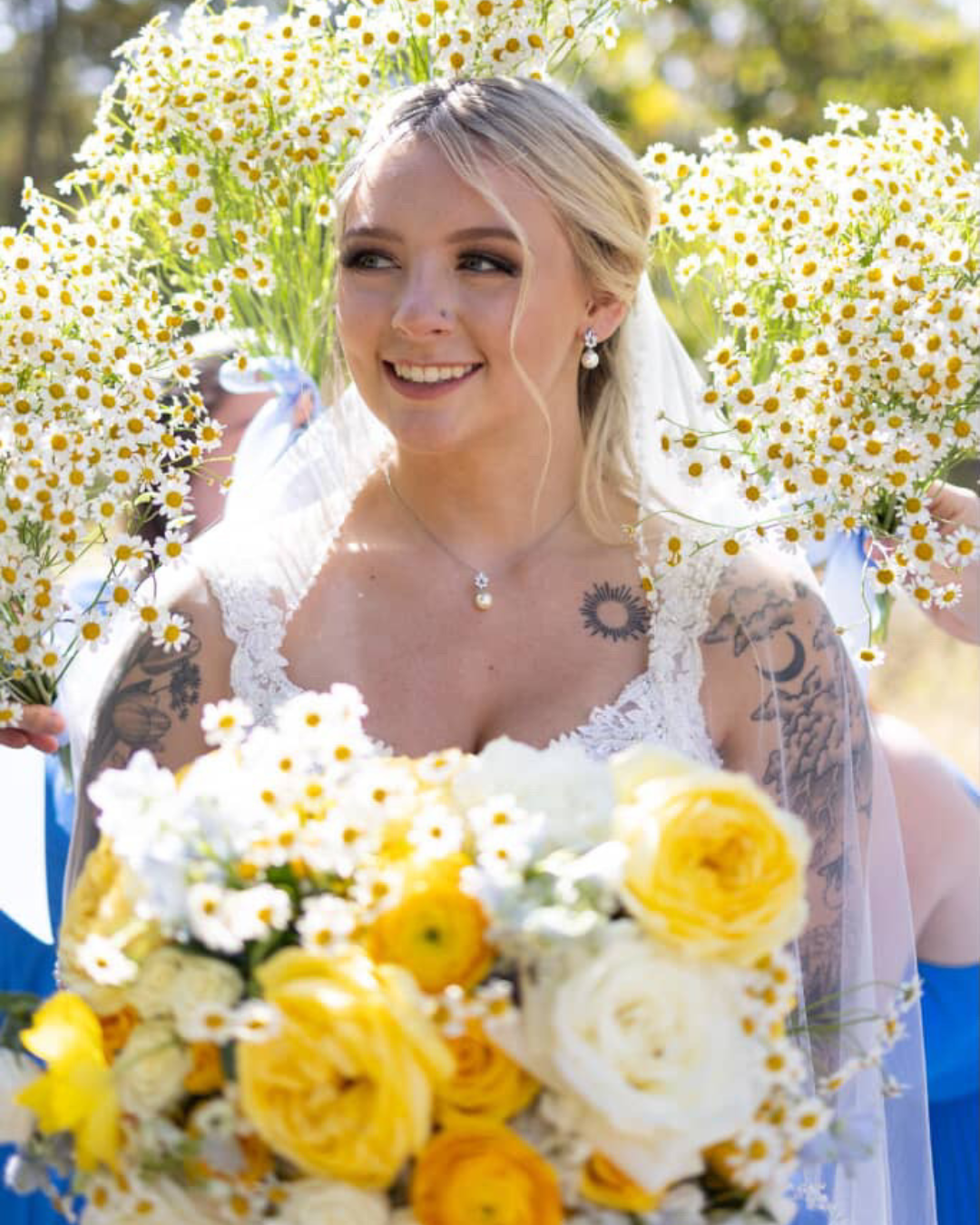 Wedding arch Cincinnati Nature Center_Groesbeck Estate Bride and flowers